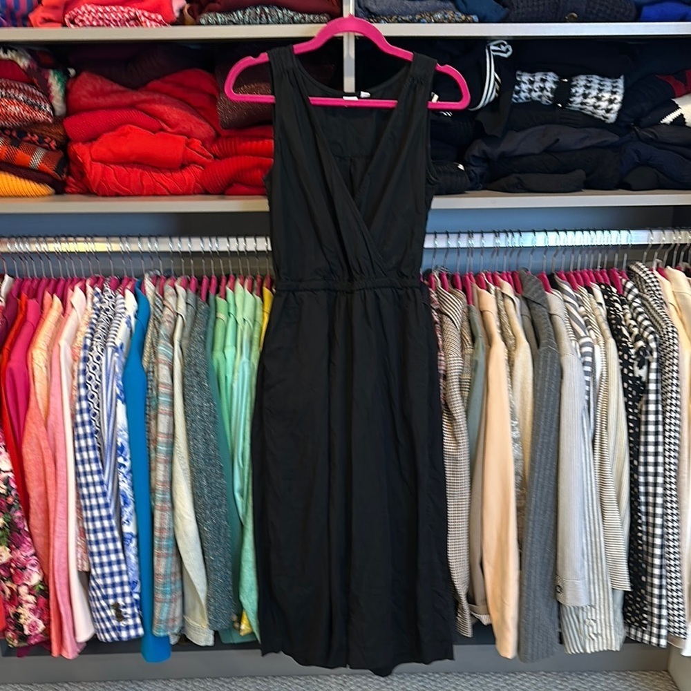 GAP black v neck sleeveless elastic waistband cropped jumpsuit size XS